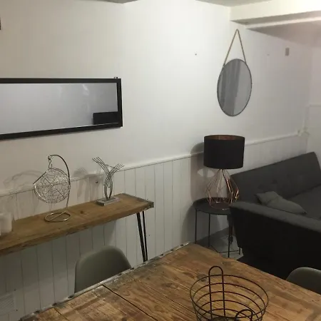 Sur Pte Cour, Rez De Chaussee, Wifi, Clim Apartamento Vedène