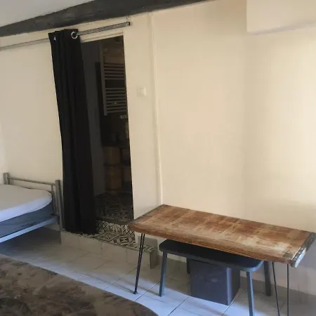 Appartamento Sur Cour, Rez De Chaussée *